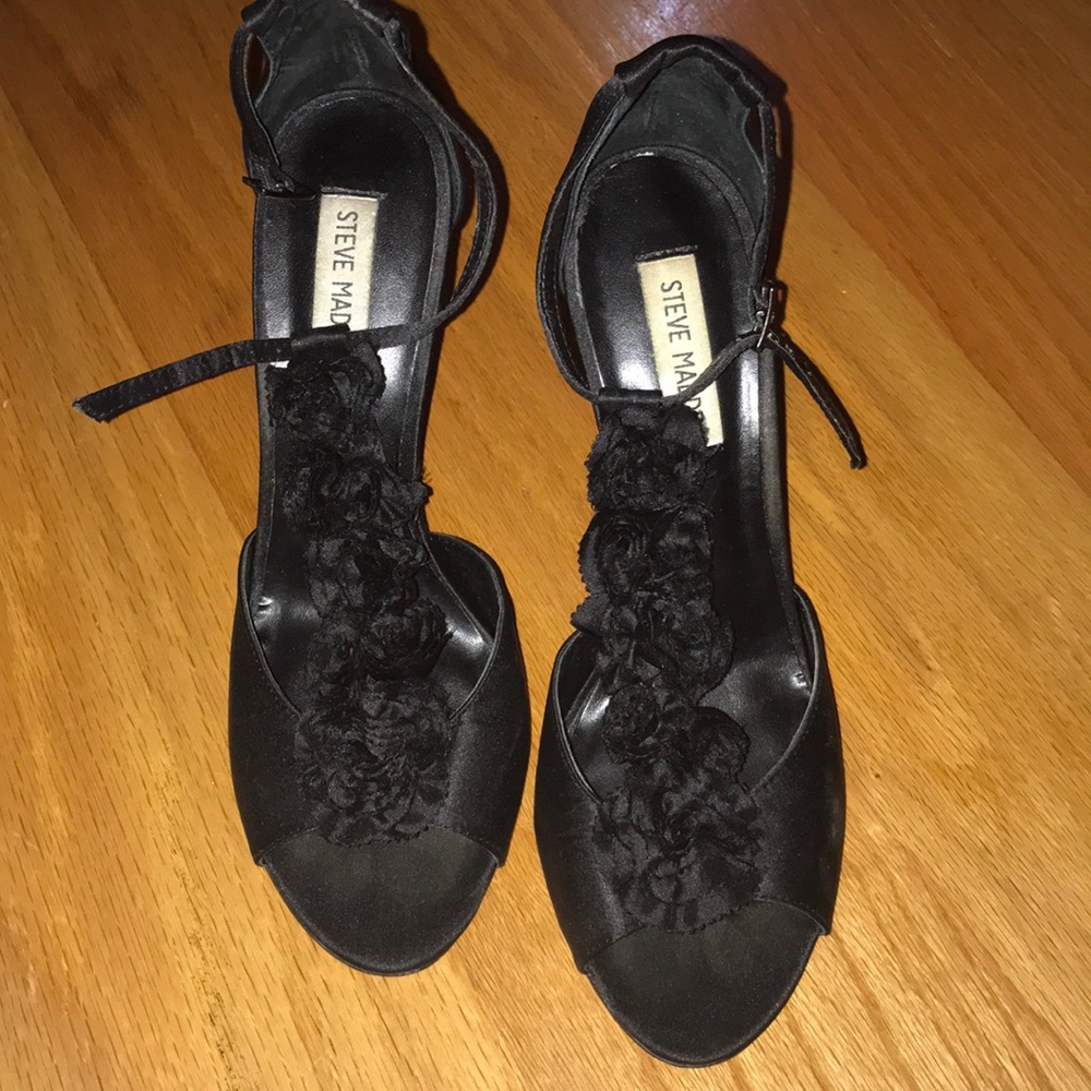 Steve Madden Black sandal pump